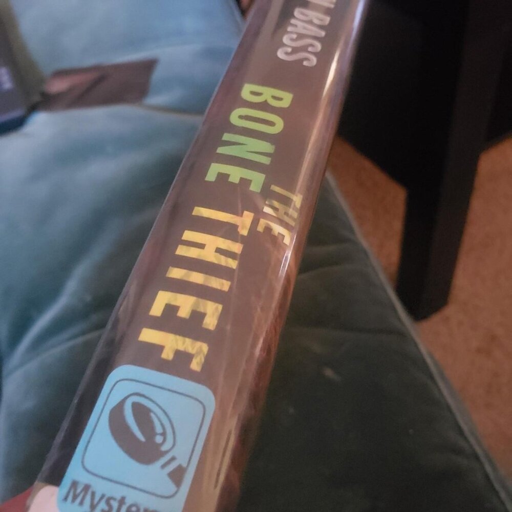 The Bone Thief By Jefferson Bass Hardcover Novel - Picture 4 of 4